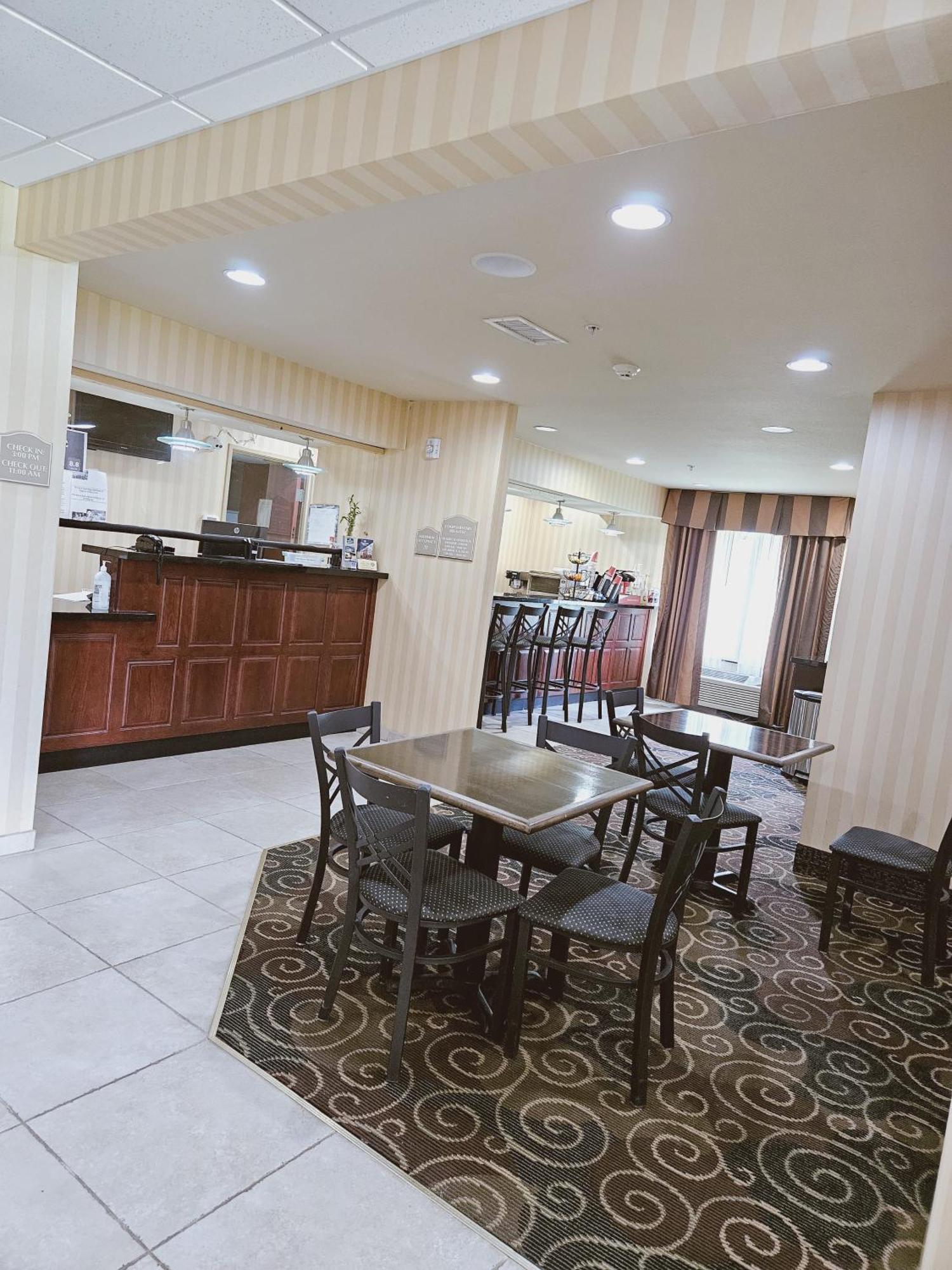 Cobblestone Inn & Suites - Bloomfield Kültér fotó