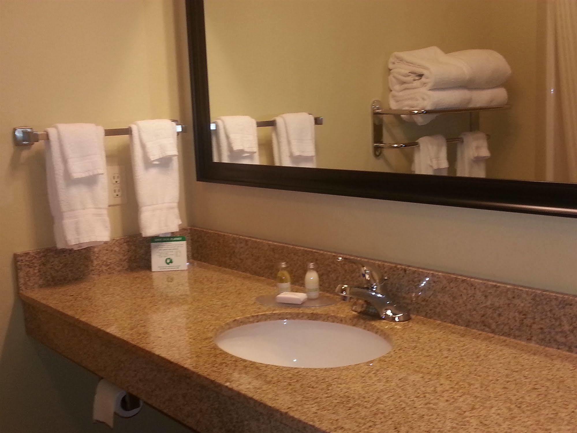 Cobblestone Inn & Suites - Bloomfield Kültér fotó